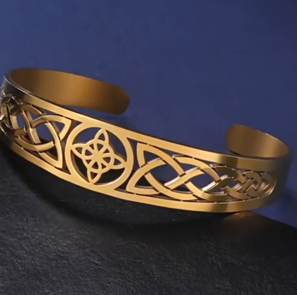 Breakfast at Tiffany's Bracelet - Picture 1 of 8